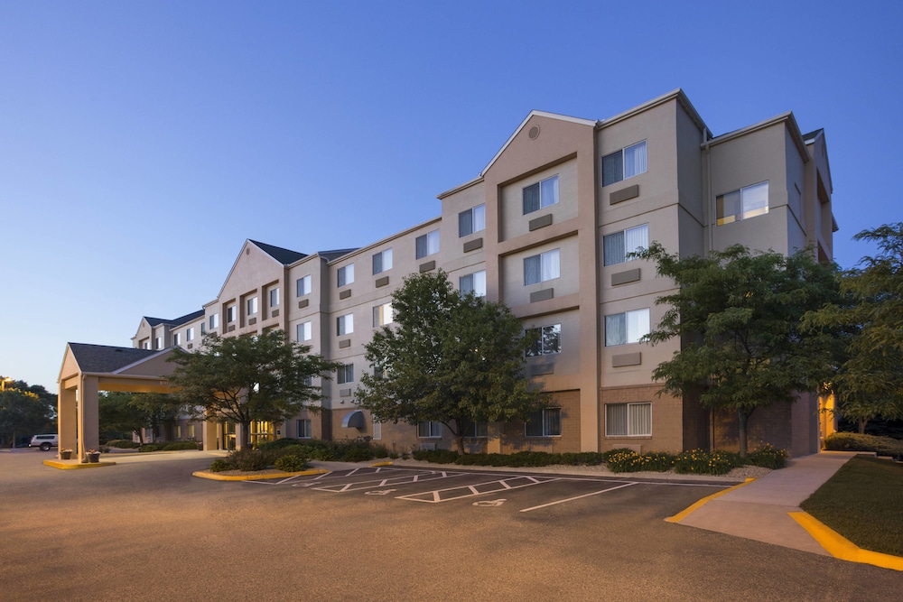 Fairfield Inn Suites Minneapolis St Paul Airport in MENDOTA HEIGHTS - MN