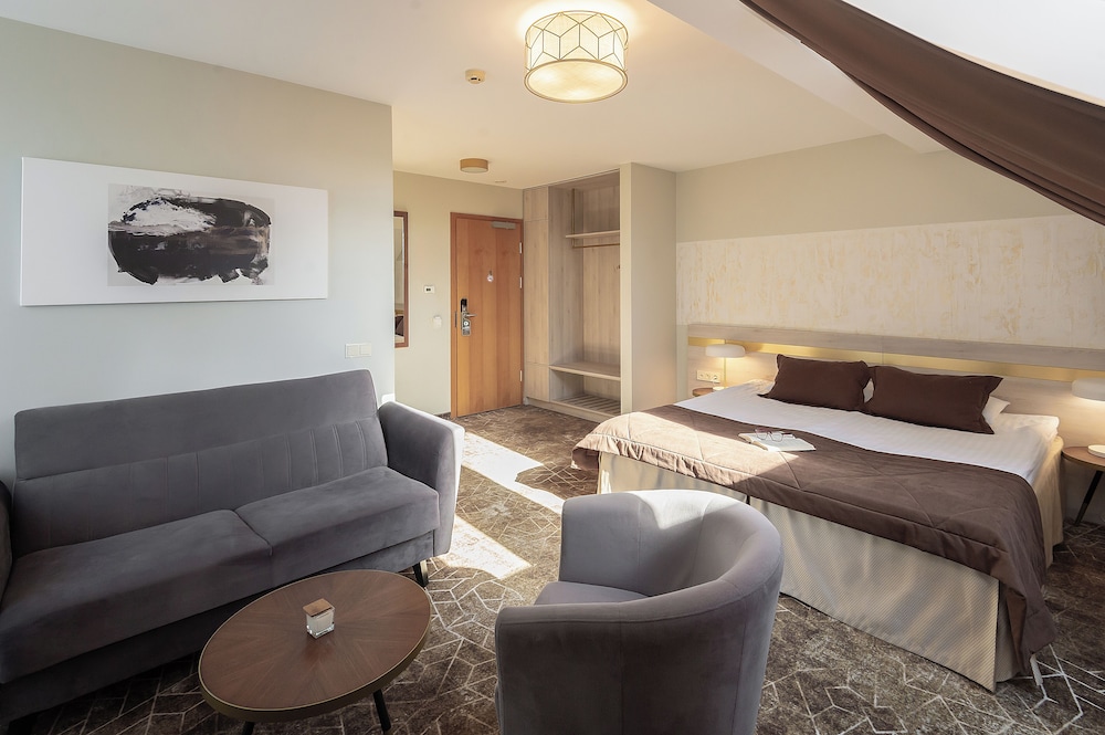 Old Port Hotel 34/50