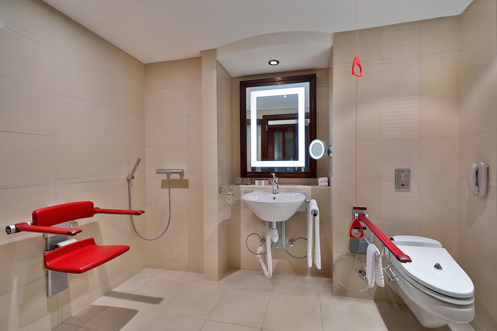 Sheraton Oman Hotel 33/81