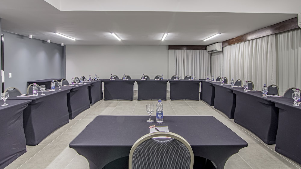 Hotel Deville Express Cascavel 44/50