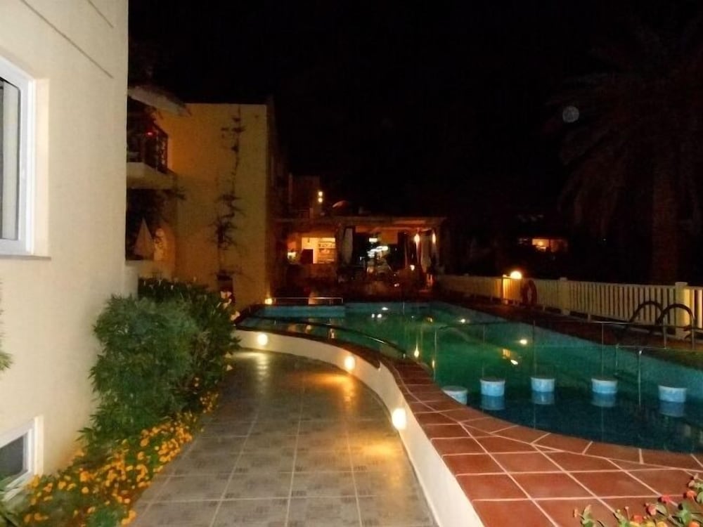 Lambrinos Suites 47/51