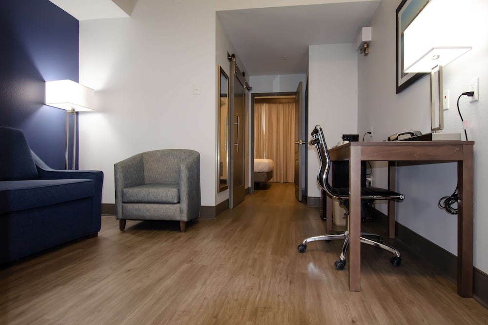 Best Western Plus First Coast Inn & Suites 34/53