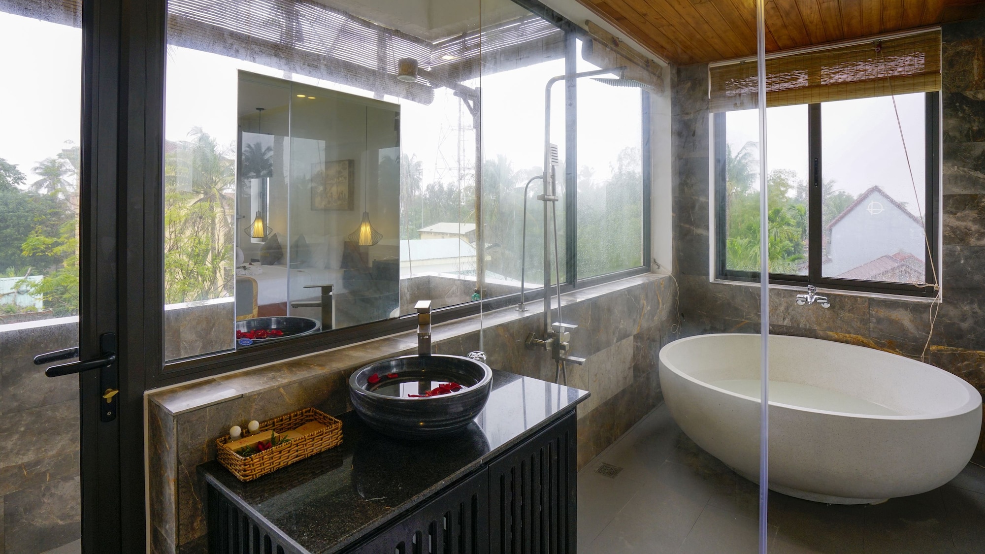 غرفة ديلوكس بسرير مزدوج بإطلالة على المسبح، Hoi An Maison Vui Villa 2/3