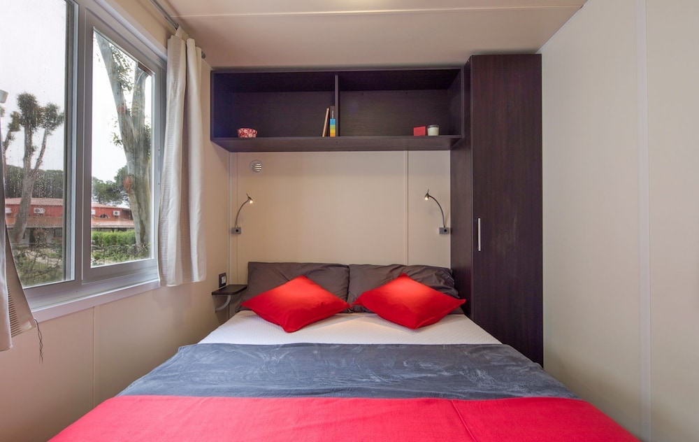 2 Bedrooms, Mobile Home, Superior, Double and Twin Beds