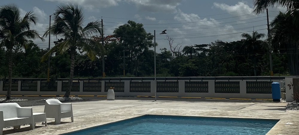Douglas Highway Hotel 28/31