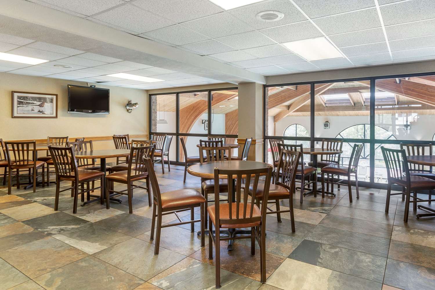 Comfort Inn at Thousand Hills 30/39