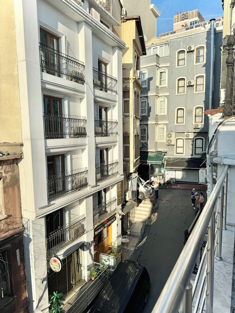 Royal Pera Taksim 9/67