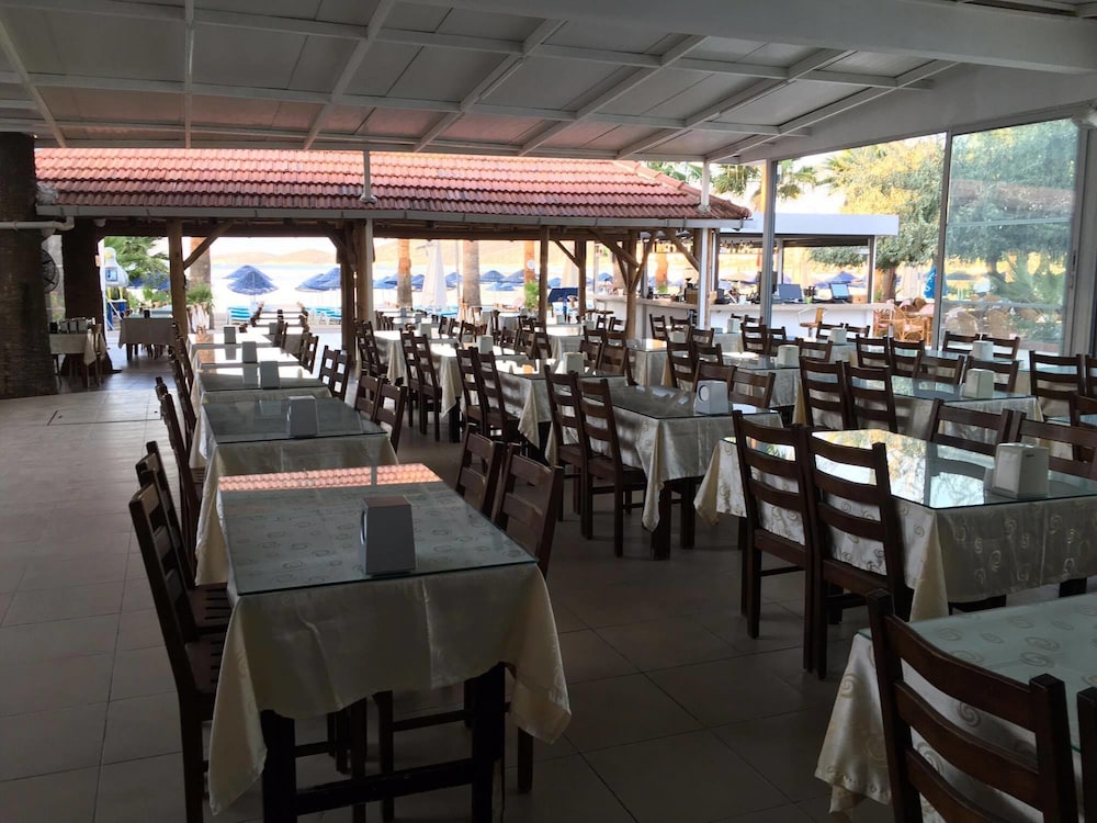 Nagi Beach Hotel 47/70