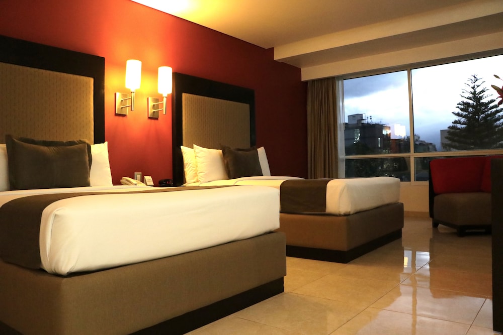 Hotel & Suites PF 9/43