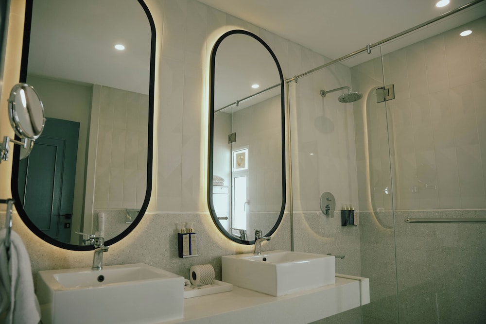 Ambiance Boutique Art Hotel Karachi 54/56