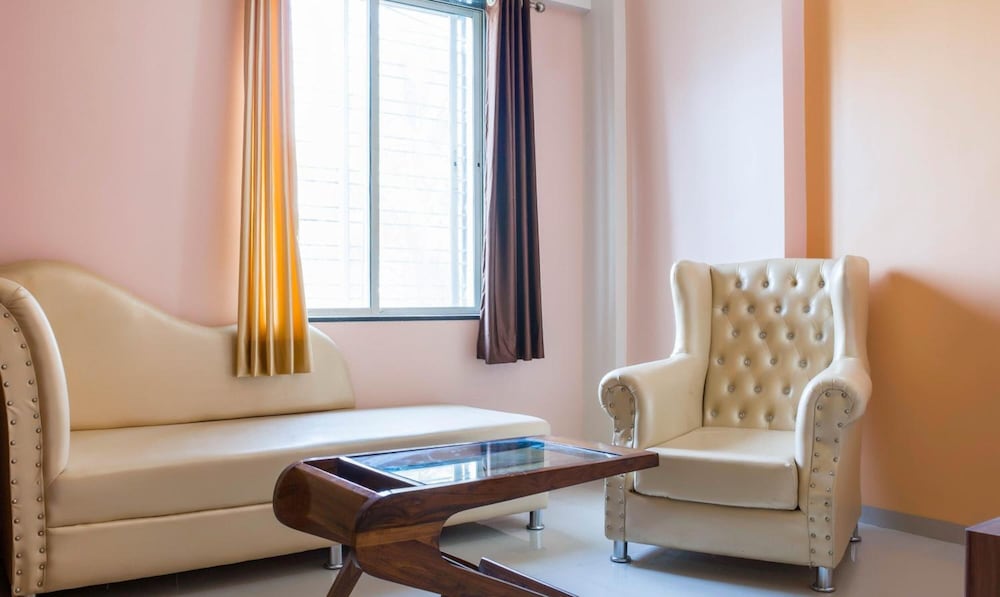 Treebo Naunidh Suites 21/23