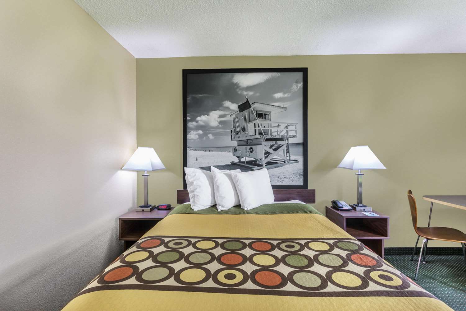 Super 8 by Wyndham Ocala I-75 28/56