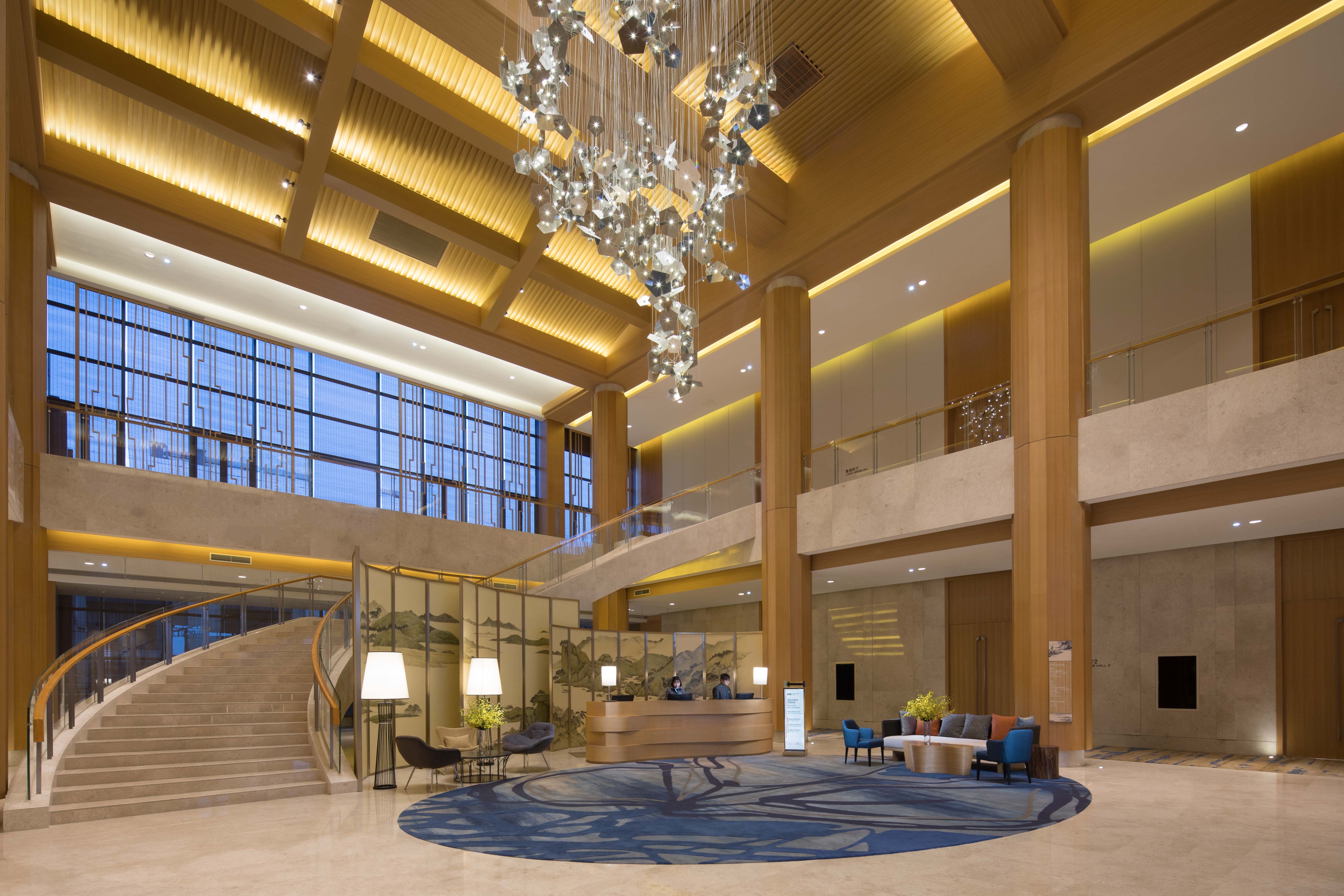 HOLIDAY INN KUNSHAN HUAQIAO 8/50