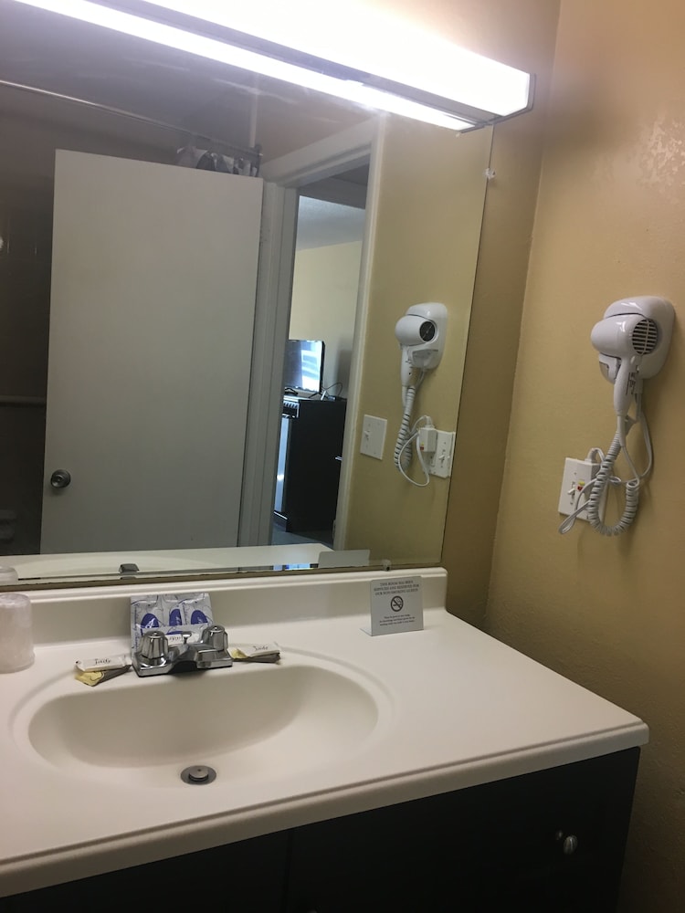 Ambassador Inn 51/56