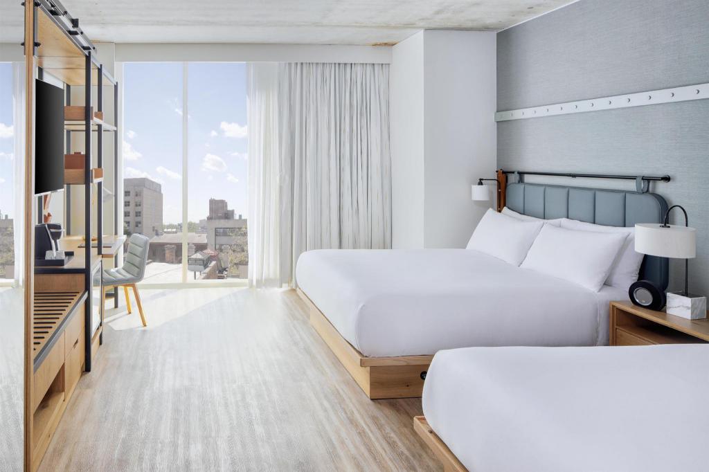 Room, 2 Queen Beds, Bathtub, Accessible