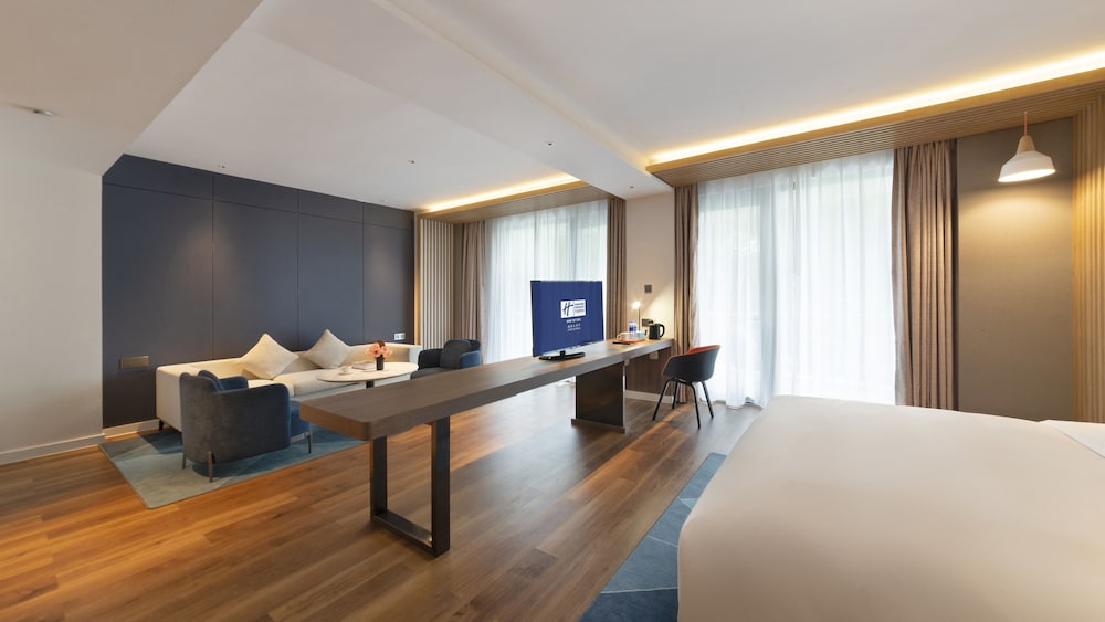 Holiday Inn Express Qiliping 59/75