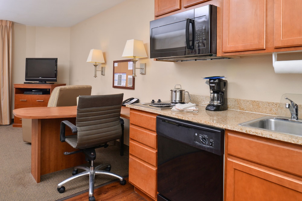 Candlewood Suites Lafayette- River Ranch 45/58