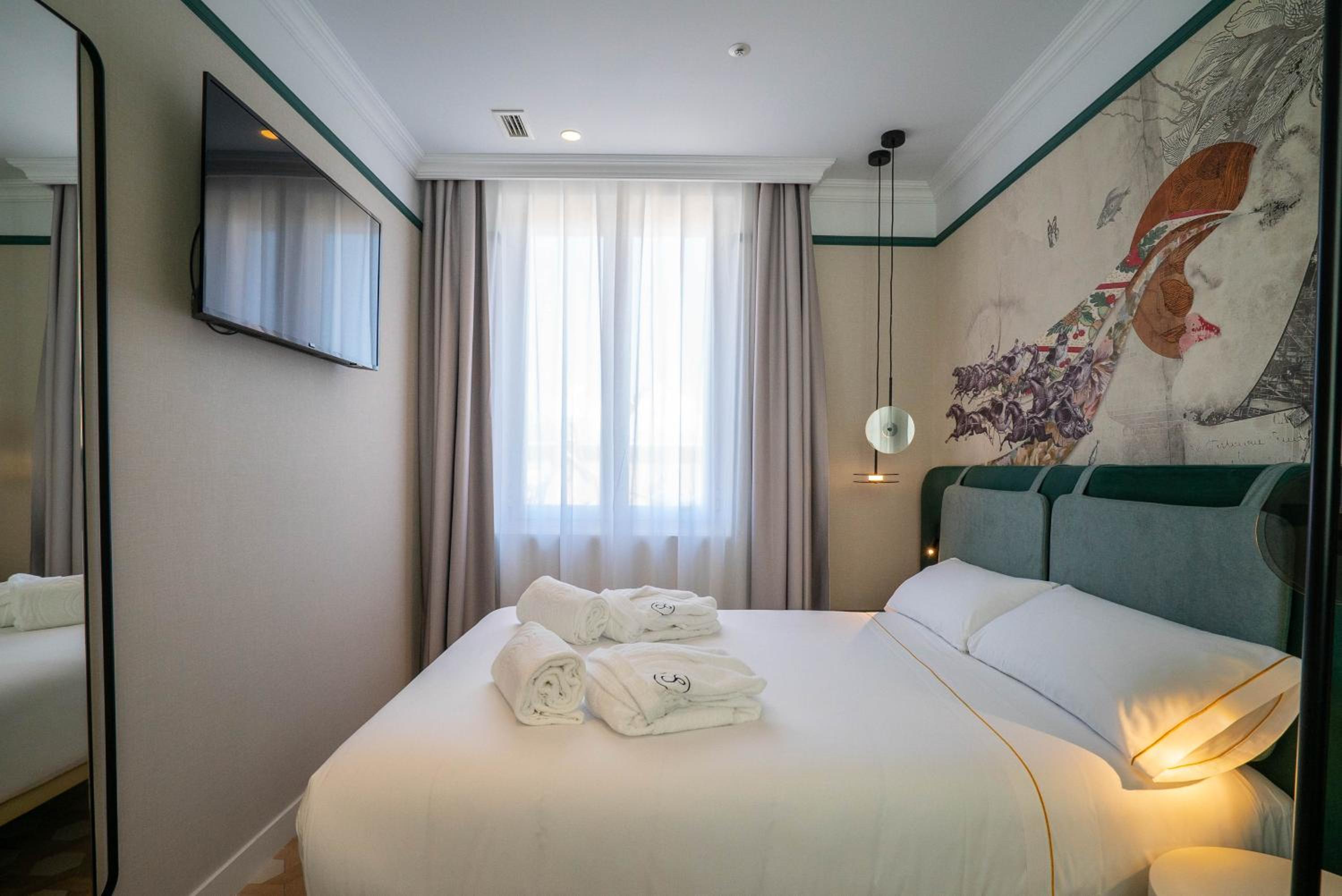 Smart, Suite, Double Bed, Sofa