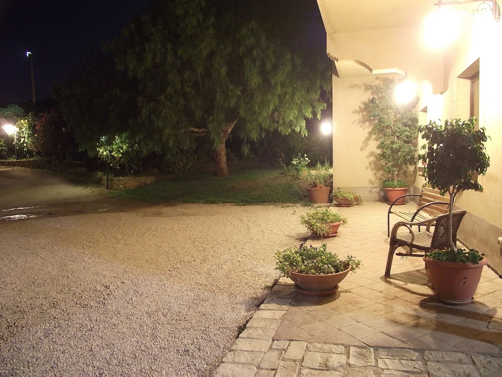Casale Delle Rose 64/70