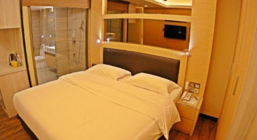 JC Mark Hotel 22/53