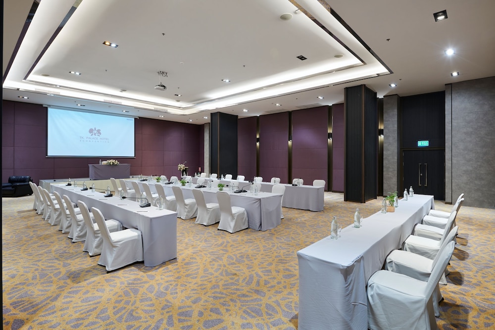 TK. Palace Hotel & Convention Bangkok 147/160