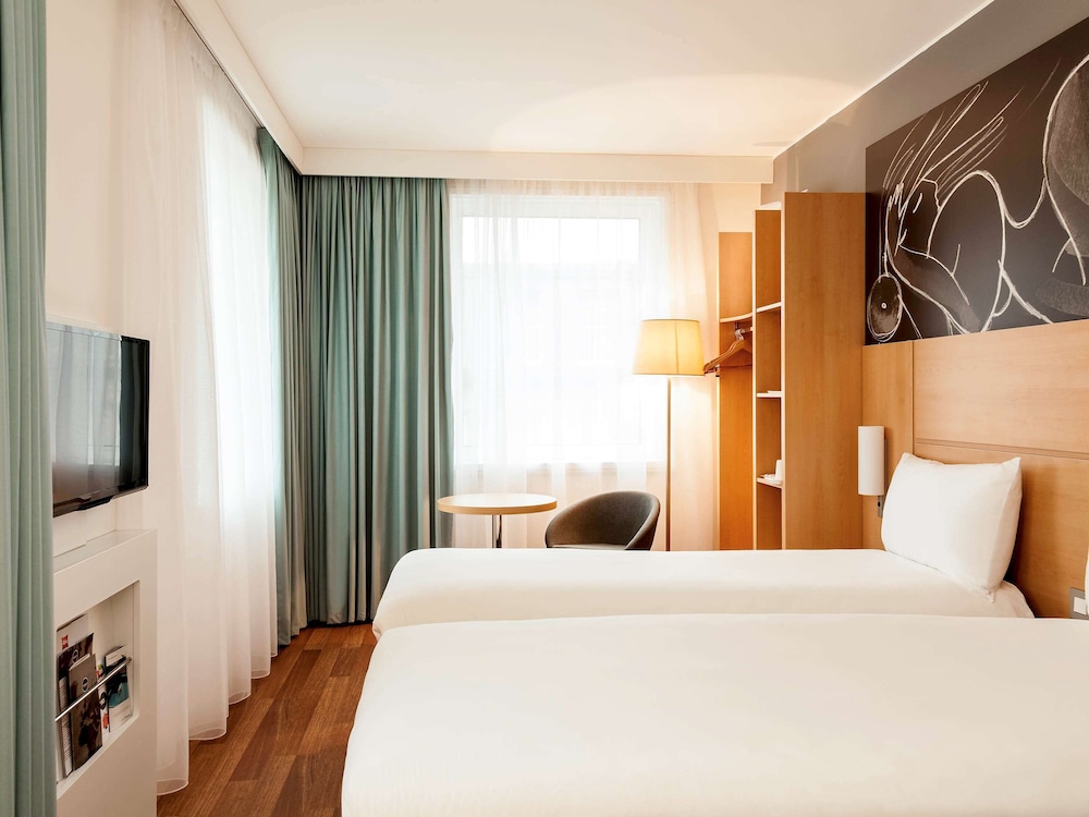 STANDARD, TWIN BEDS, ACCESSIBLE