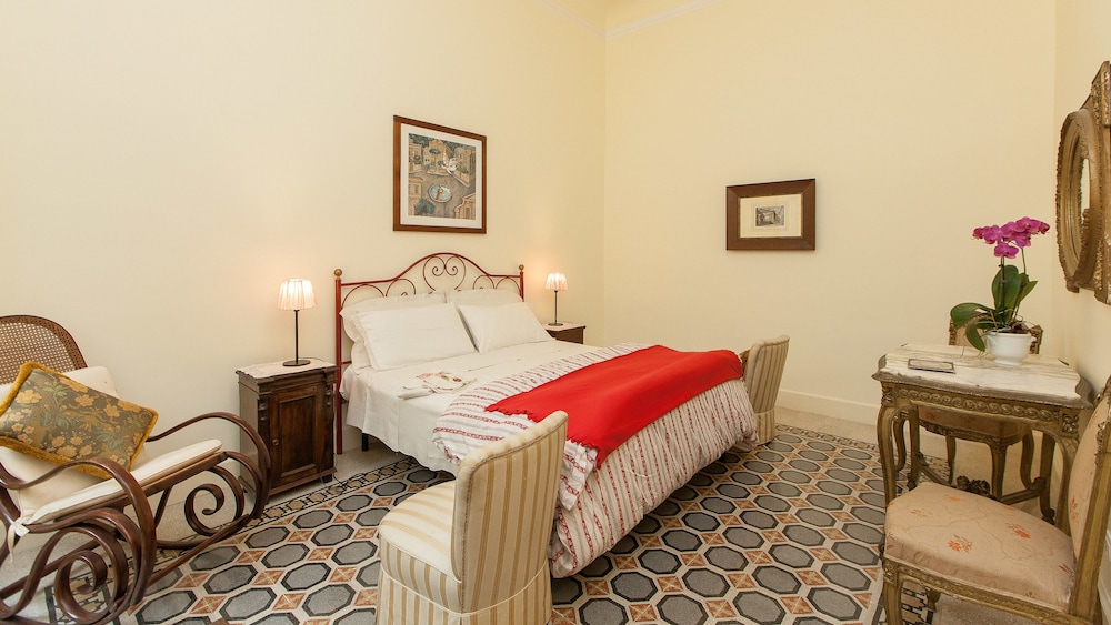 Rental In Rome Portico Ottavia Garden 5/24