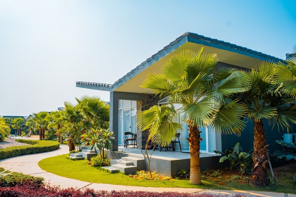 Basalt Paradise Resort And Spa 36/38