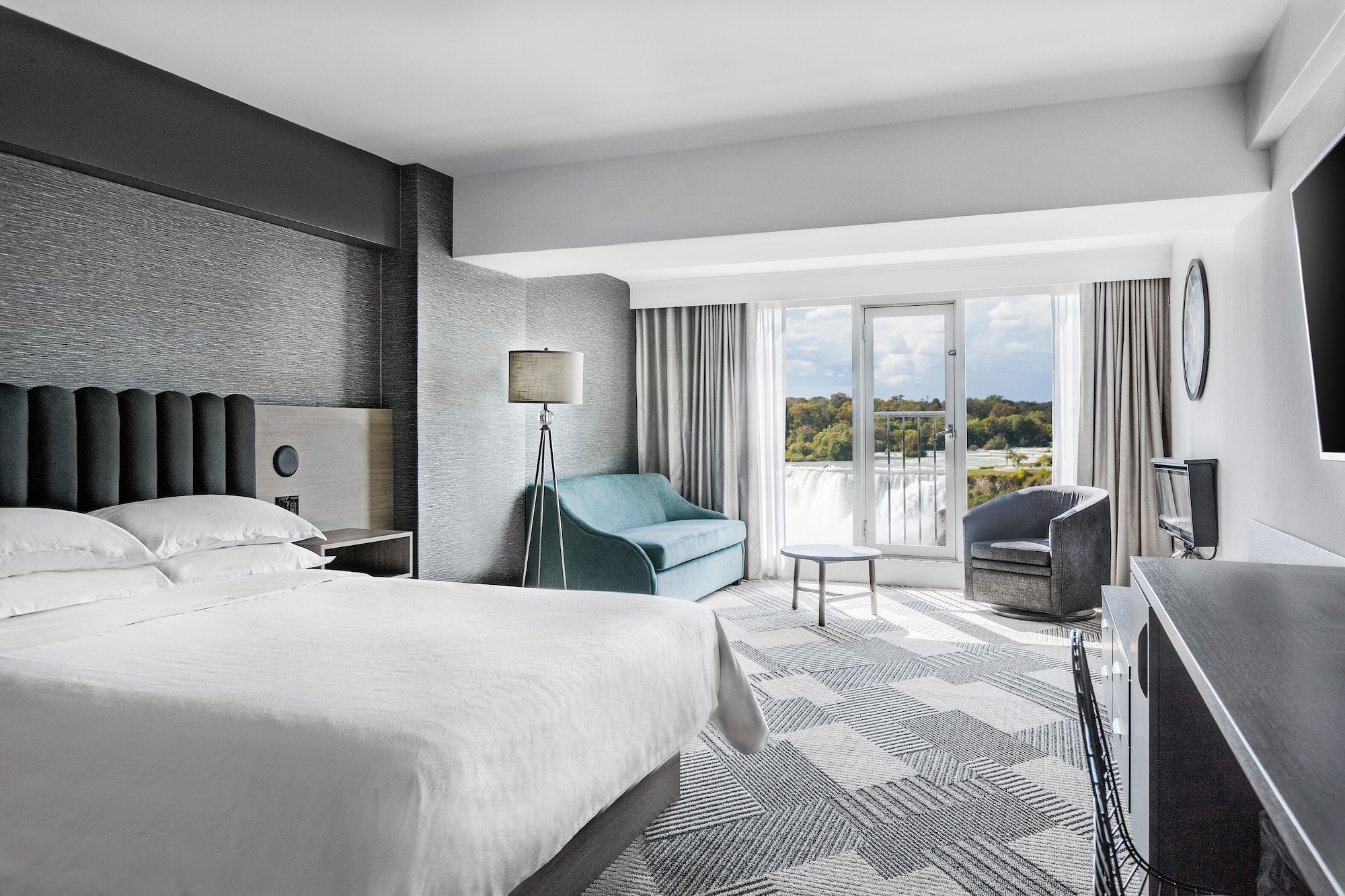 Room, King Bed, Falls View, Balcony