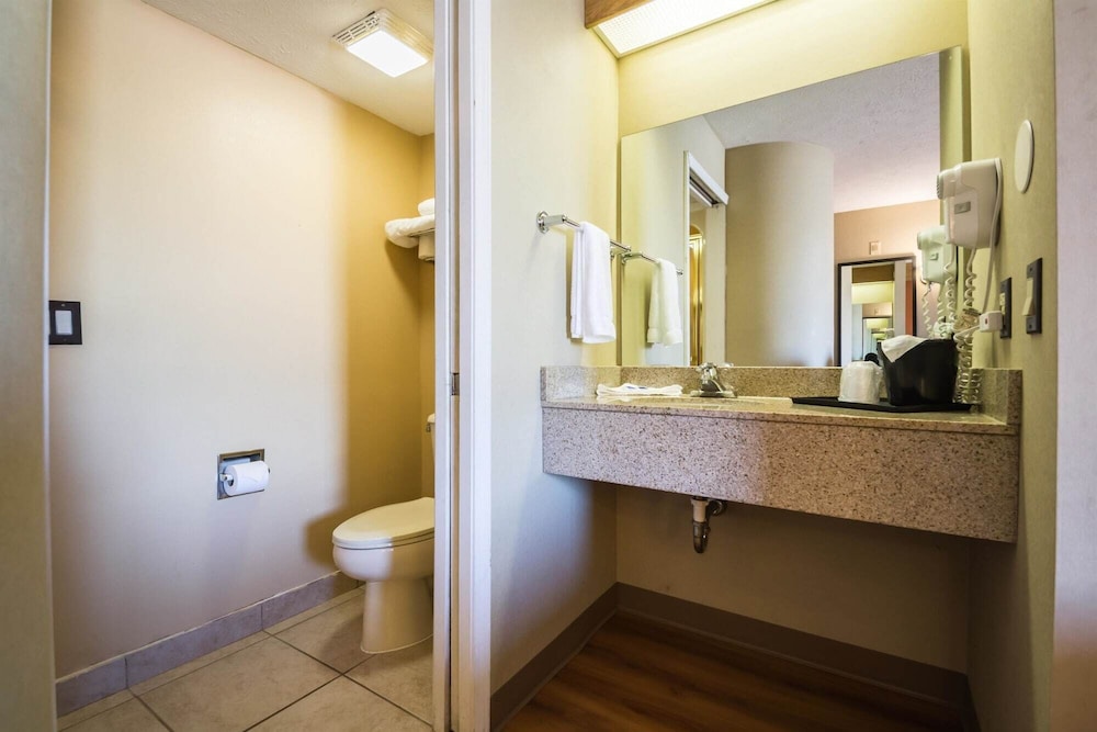 Motel6 Indianapolis, IN - Airport 25/26