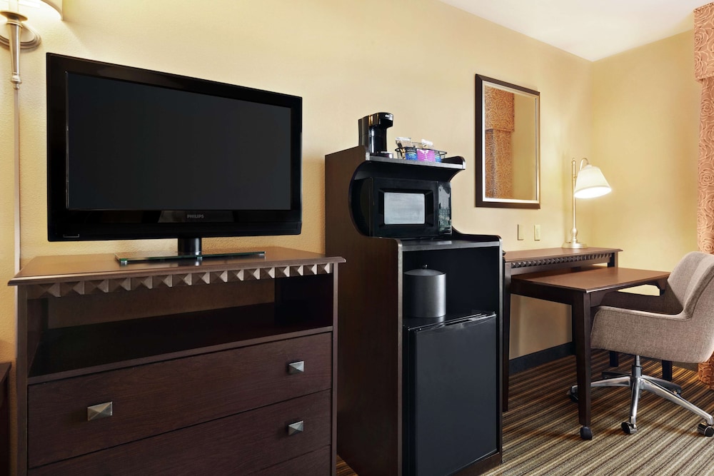 Hampton Inn Suites West Sacramento 54/62
