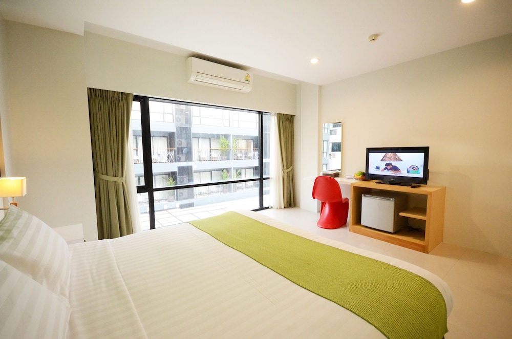 The Lantern Resorts Patong Phuket 18/71