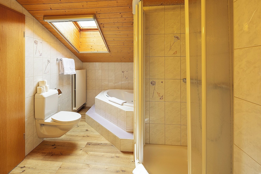 Hotel Bodmi 50/50