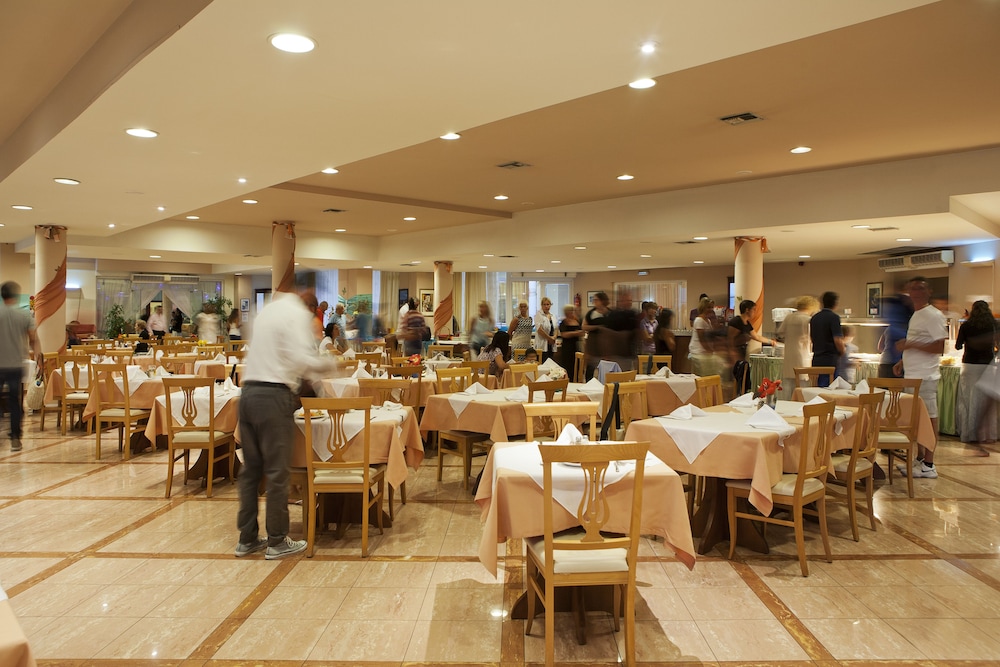Sovereign Beach Hotel 39/50