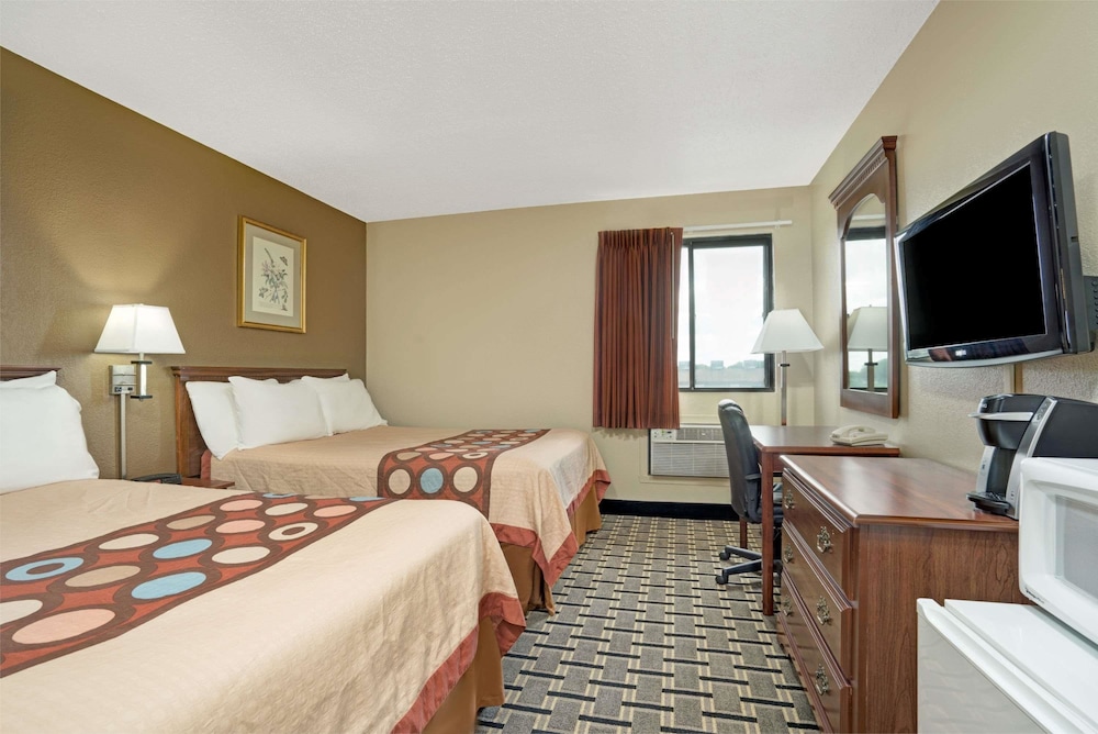 Super 8 by Wyndham Melrose 10/23