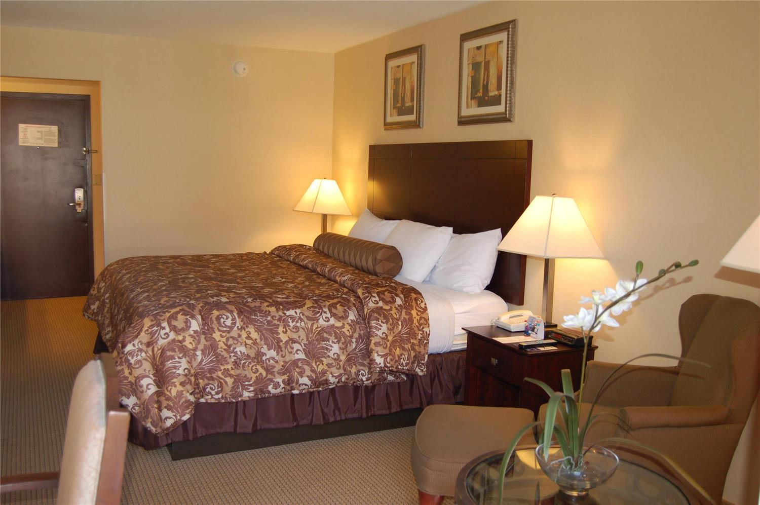 Rodeway Inn & Suites East Windsor CT 12/44