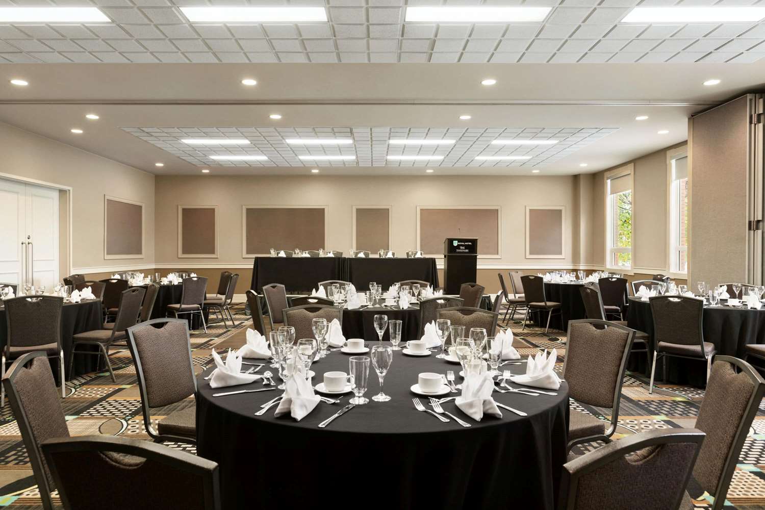 Royal Hotel Calgary, Trademark Collection by Wyndham 18/27