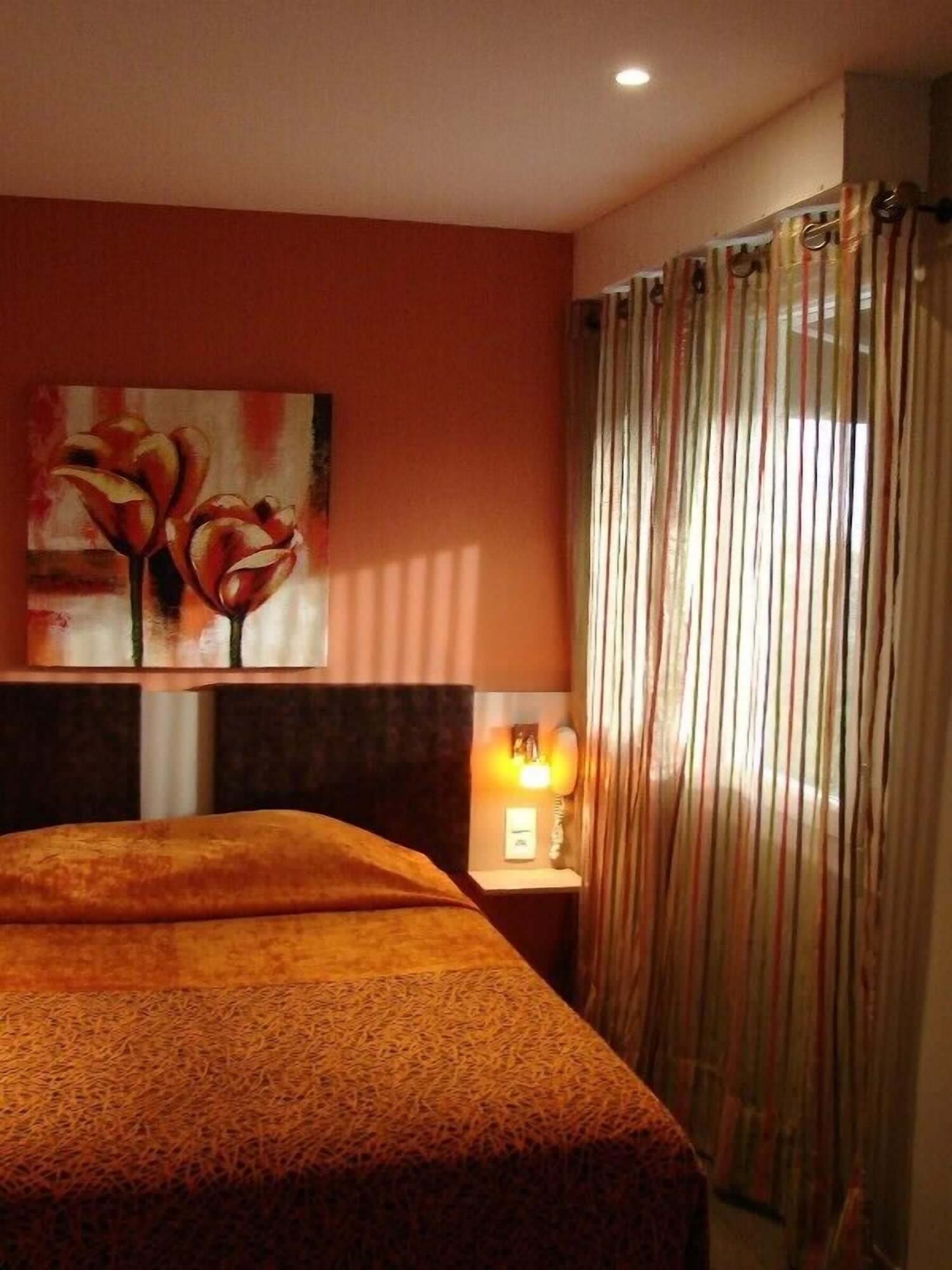 ROOM, DOUBLE BED