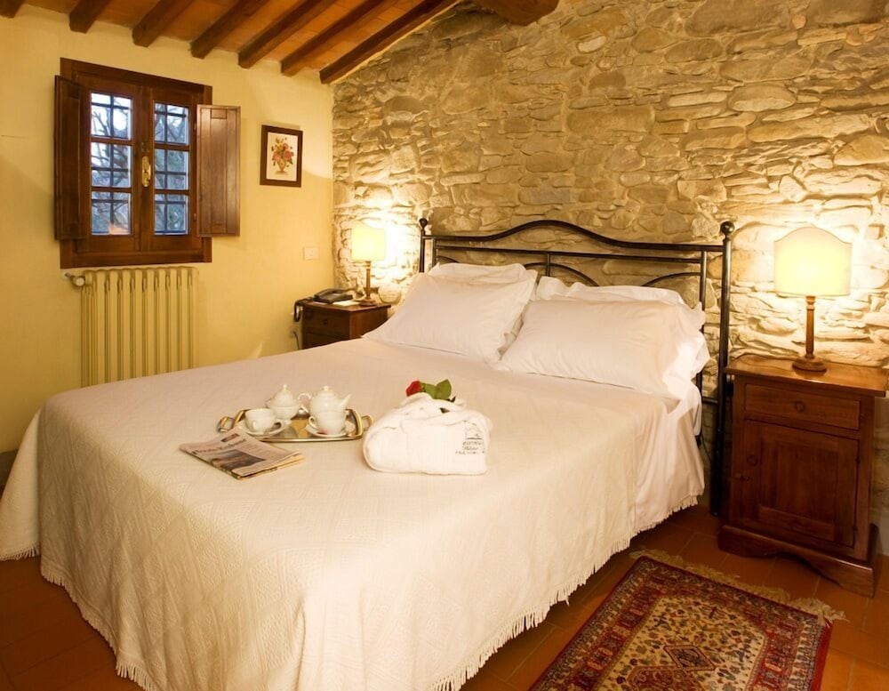 جناح جونيور بسرير كوين، Monsignor Della Casa Country Resort 2/4