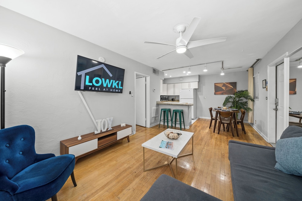 Galleria Apartments by Lowkl 30/50