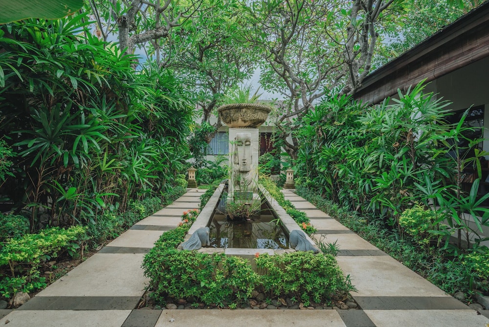 Frangipani Beach Villa 65/68