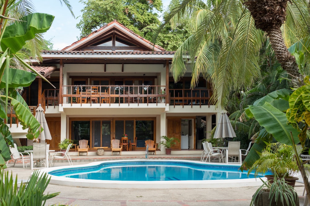 The Coast Beachfront Hotel 3/50