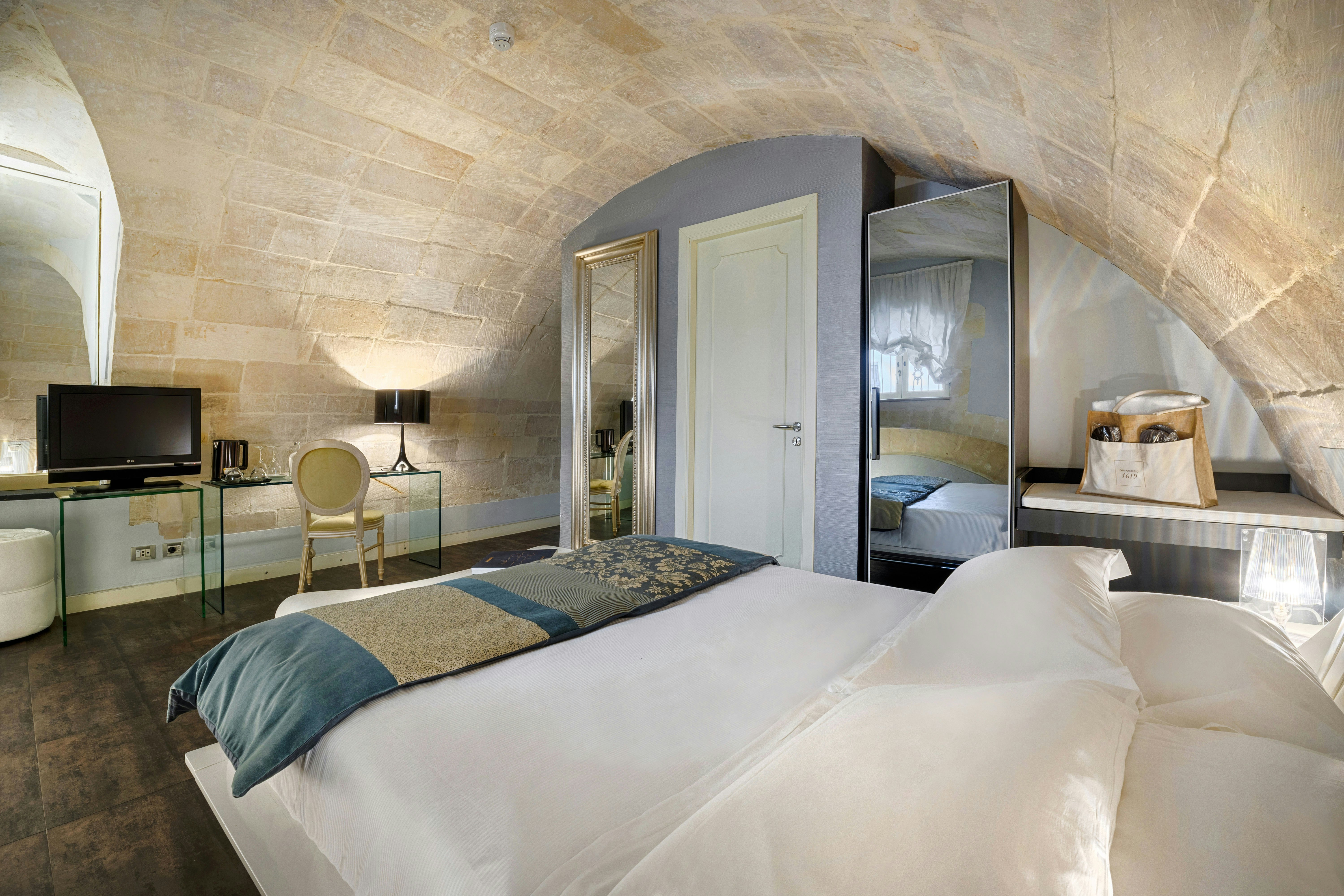 Antica Badia Relais 29/79