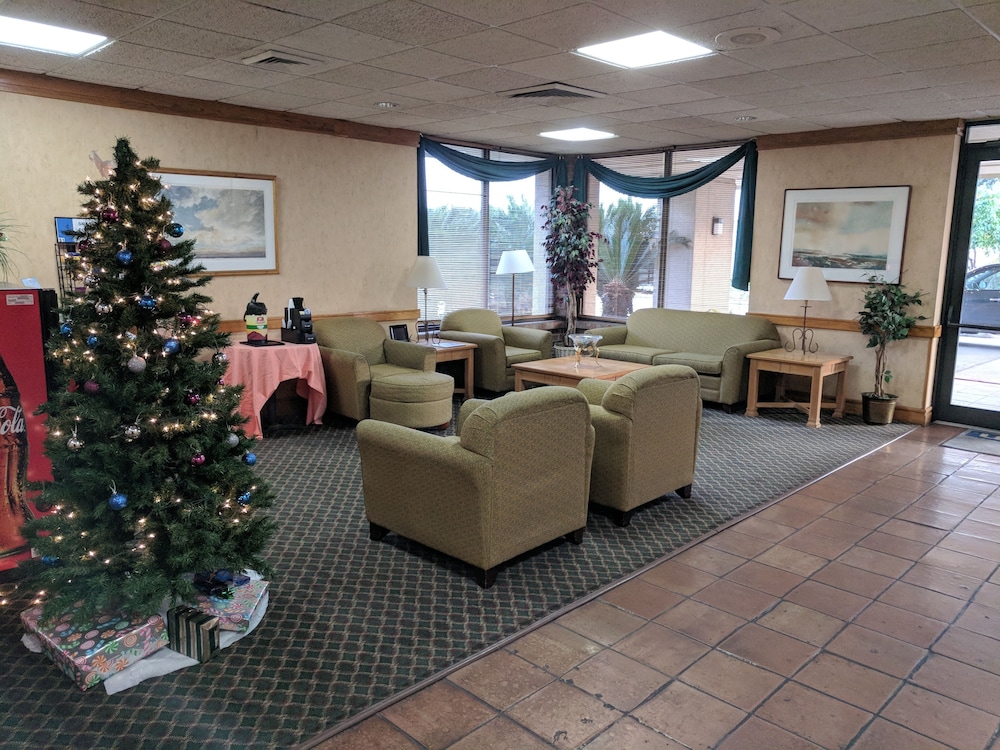 Days Inn by Wyndham Seguin TX 25/27