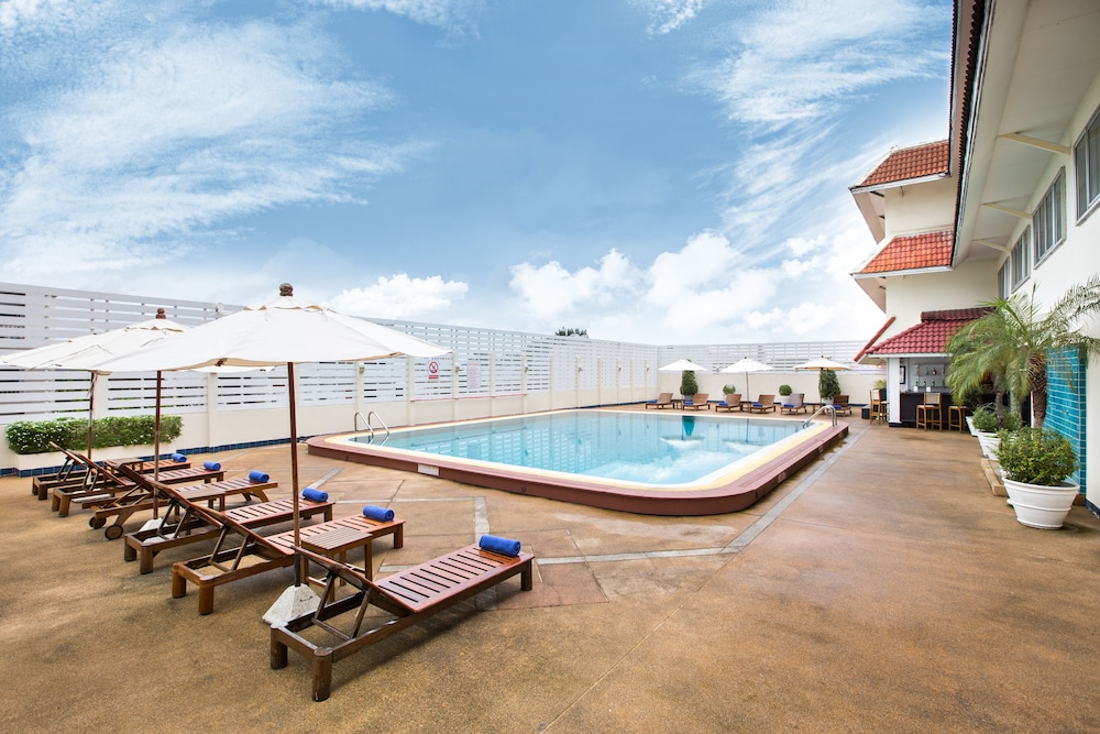 Mercure Chiang Mai Hotel 57/61
