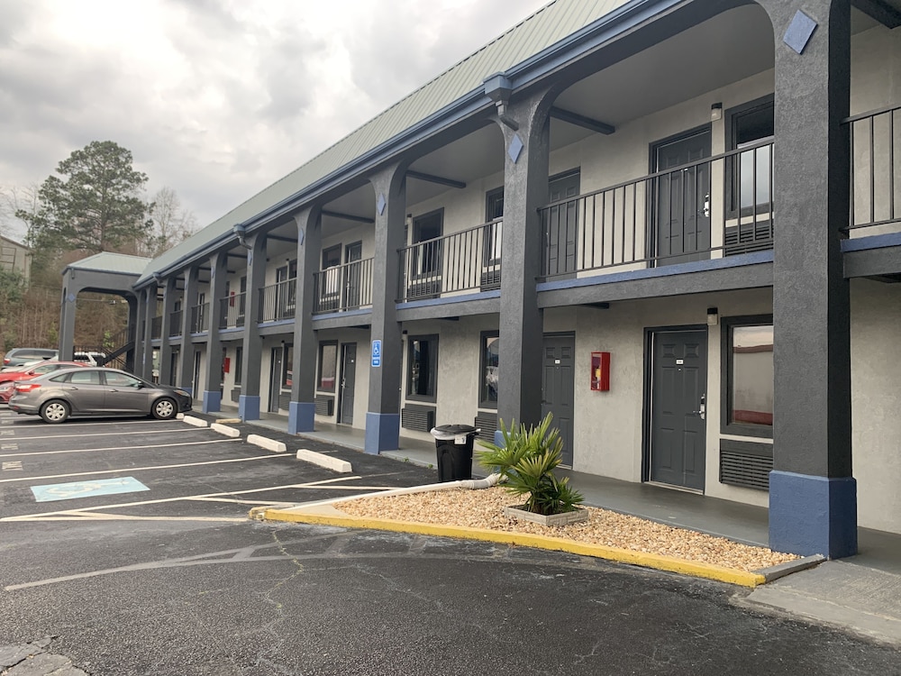 Scottish Inn 1/36