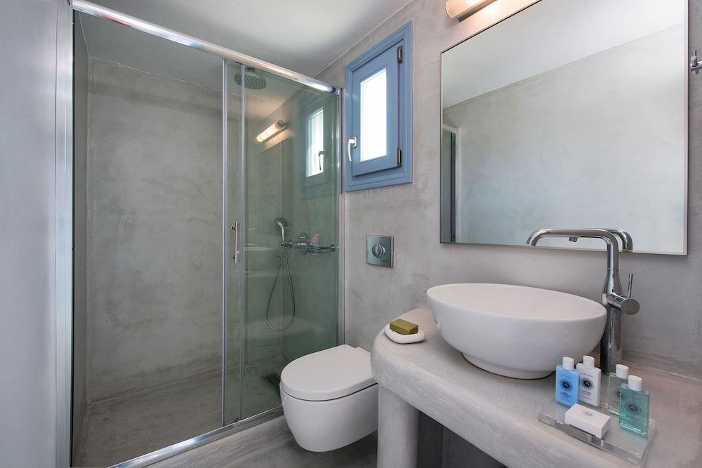 Apanemo Hotel and Suites 56/59
