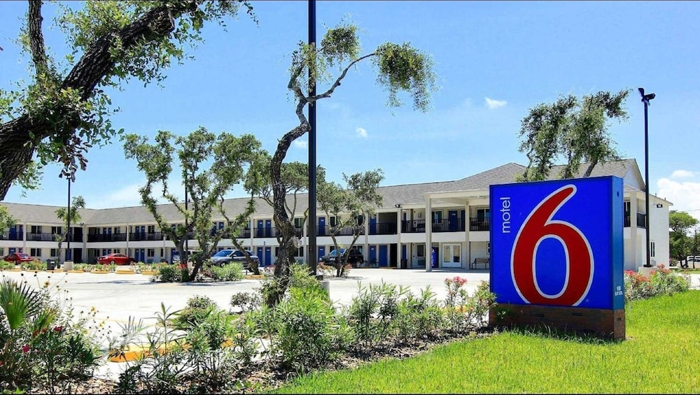 Motel6 Rockport, TX 52/58