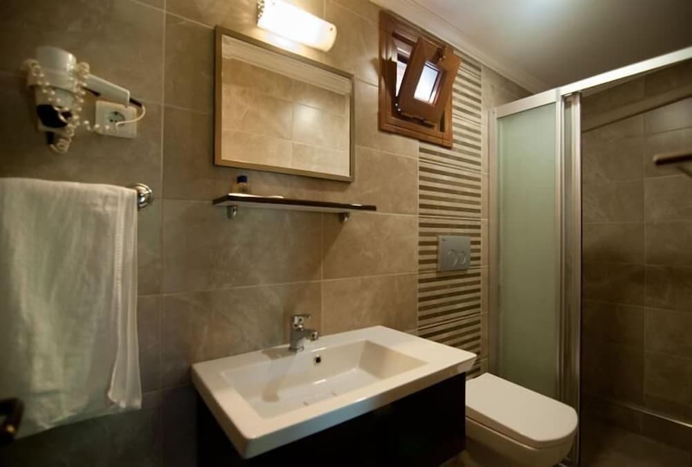ROOM, TWIN BEDS
