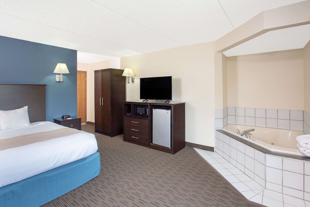 AmericInn by Wyndham Green Bay West 15/42